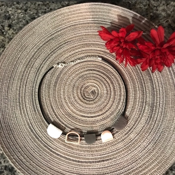 𝅺gorgeous Statement Necklace - Picture 5 of 7